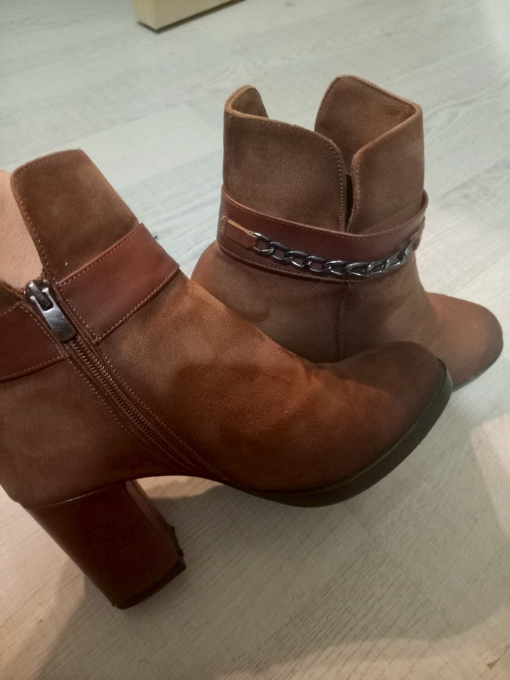 Zincir Detaylı Kahverengi Deri Topuklu Bot - Görsel 2