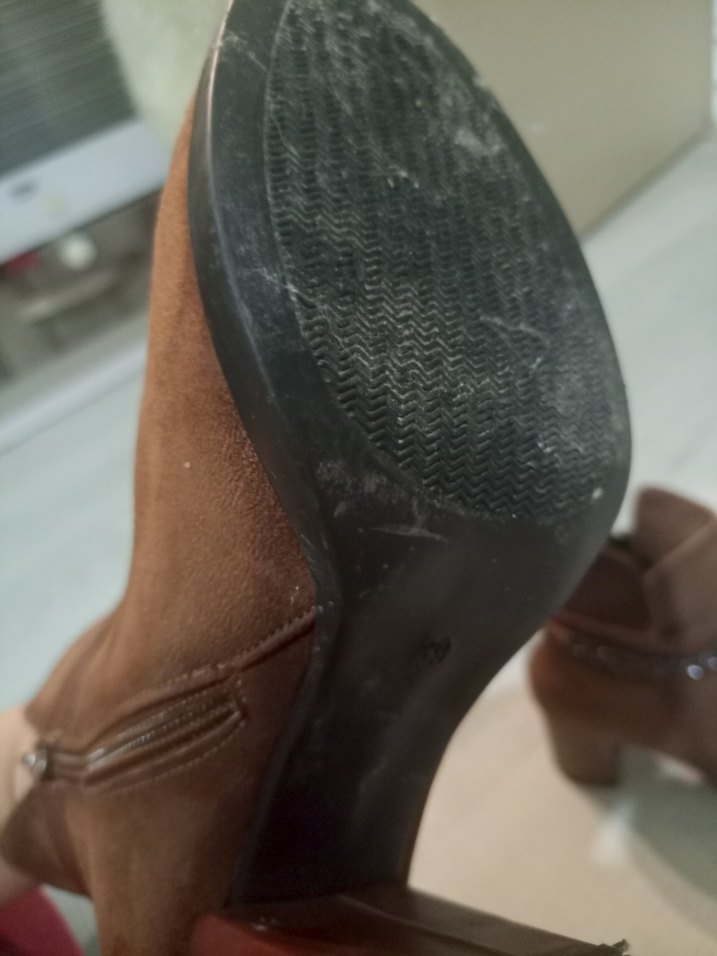 Zincir Detaylı Kahverengi Deri Topuklu Bot - Görsel 3