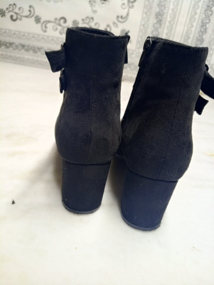 Siyah Süet Tokalı Kadın Bot - Görsel 2