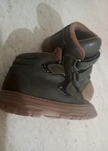 Kahverengi ve Gri Tokalı Erkek Çocuk Botu - Görsel 2