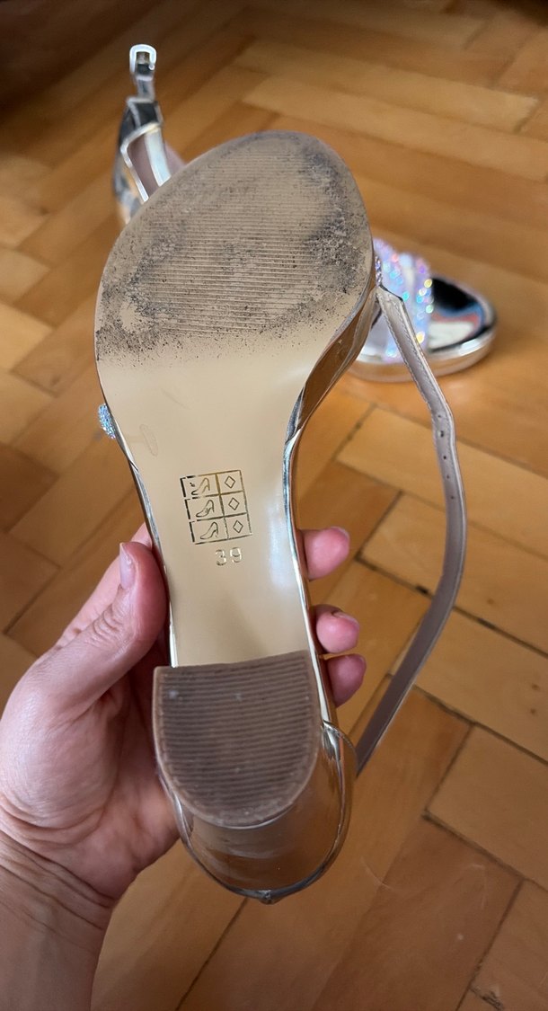 Altın Renkli Parlak Yılan Desenli Topuklu Ayakkabı - Görsel 3