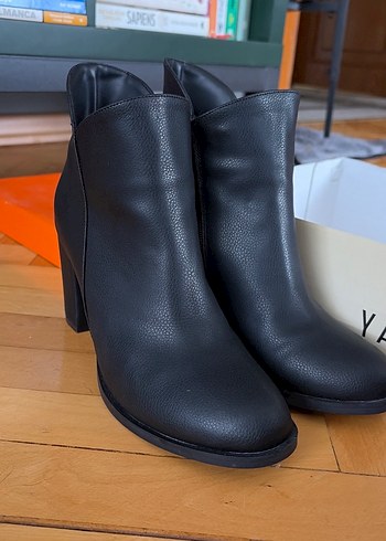 YAYA Siyah Deri Fermuarlı Topuklu Bot - Görsel 3