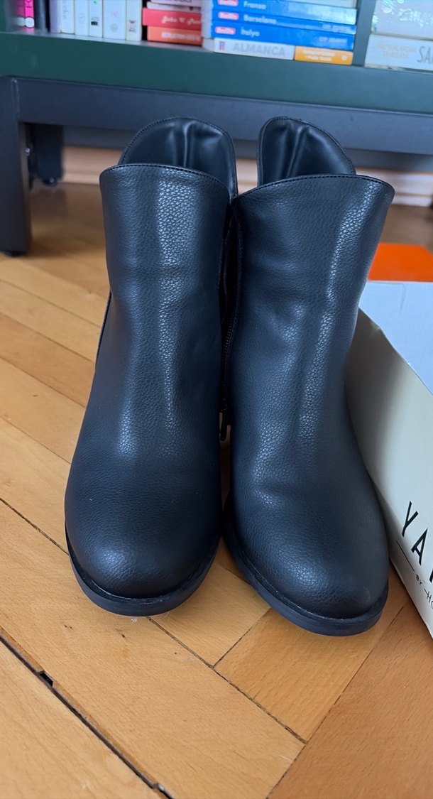 YAYA Siyah Deri Fermuarlı Topuklu Bot - Görsel 4