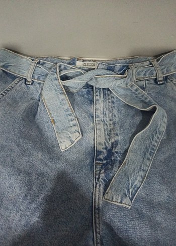 Kadın Mavi Kemerli Mini Denim Şort - Görsel 3