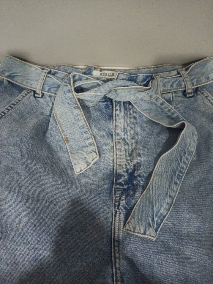 Kadın Mavi Kemerli Mini Denim Şort - Görsel 3