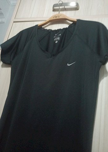 Siyah V Yaka Kısa Kollu Spor Tişört - Görsel 3