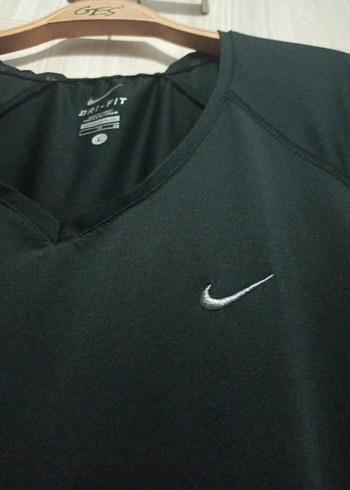 Siyah V Yaka Kısa Kollu Spor Tişört - Görsel 5