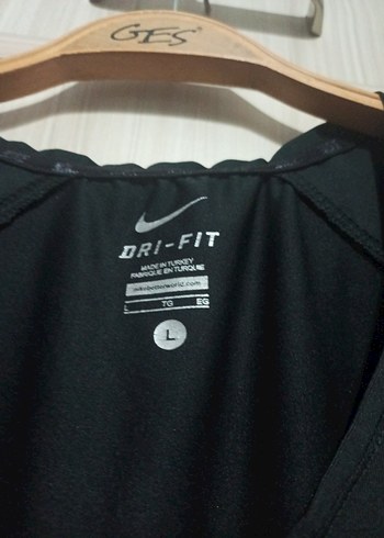 Siyah V Yaka Kısa Kollu Spor Tişört - Görsel 4