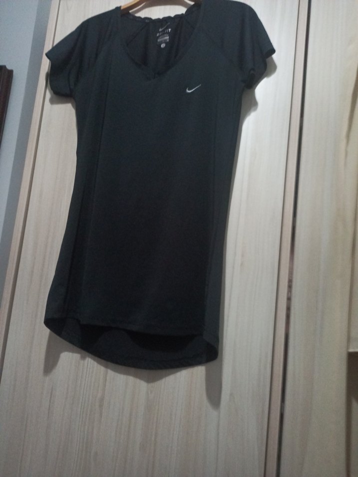 Siyah V Yaka Kısa Kollu Spor Tişört - Görsel 2