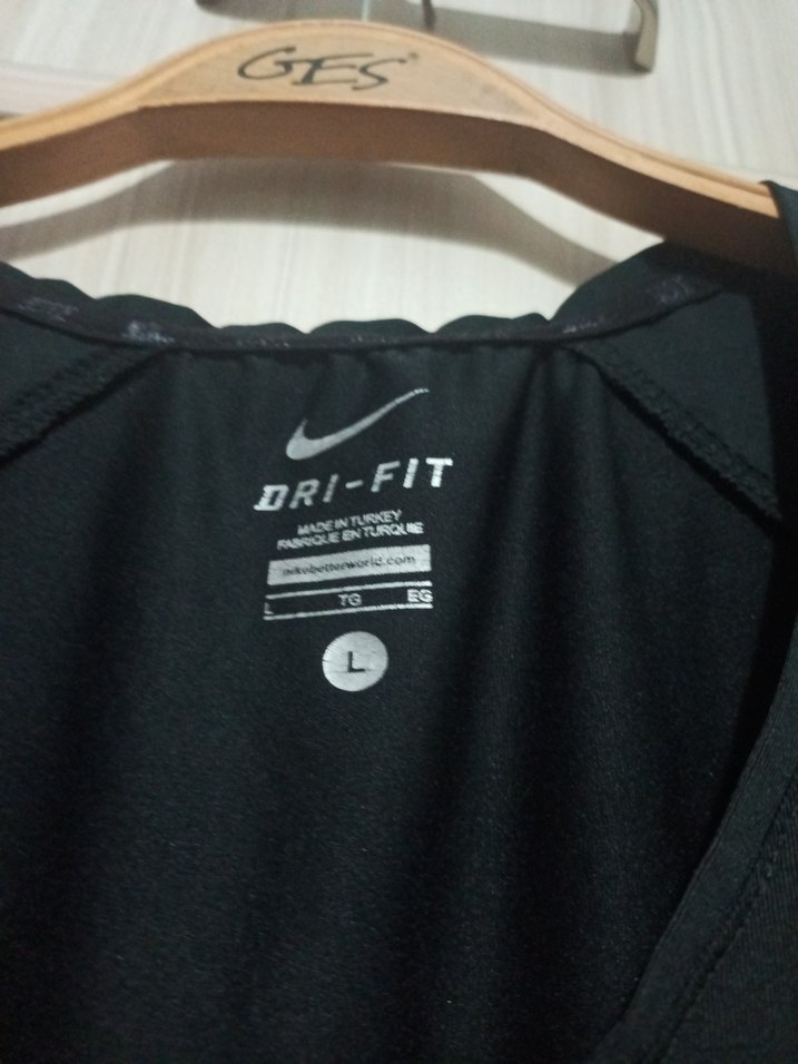 Siyah V Yaka Kısa Kollu Spor Tişört - Görsel 4