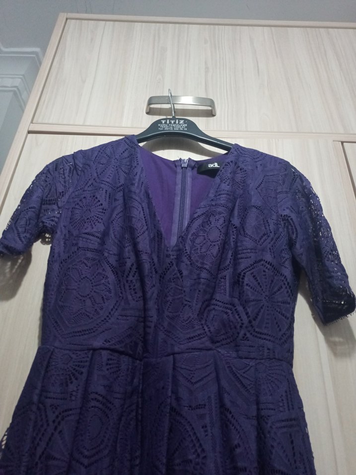 Mor Dantel Detaylı Midi Elbise - Görsel 5