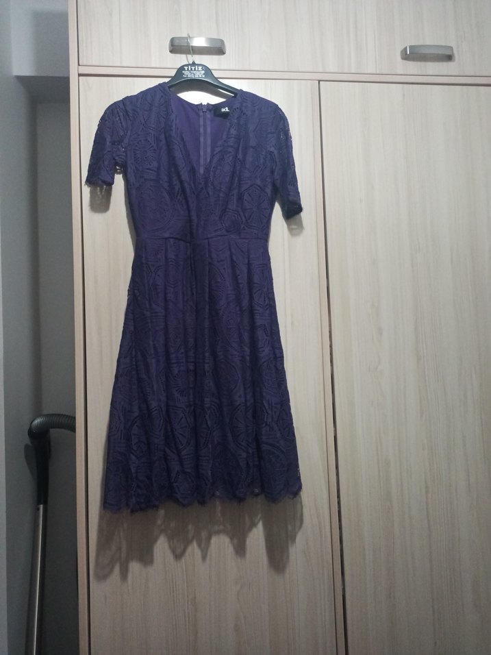 Mor Dantel Detaylı Midi Elbise - Görsel 2