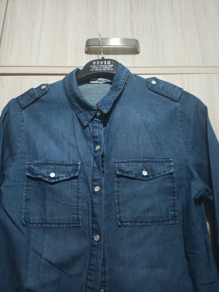 Düğmeli Denim Kadın Gömlek - Görsel 3