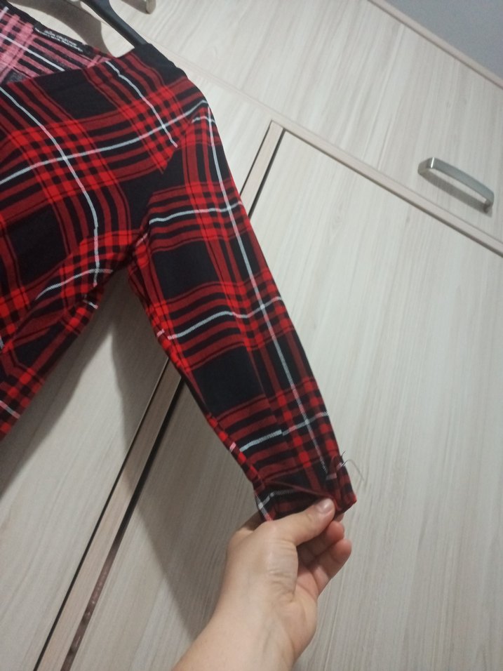 Kırmızı Ekose Desenli V Yaka Kadın Gömlek - Görsel 5