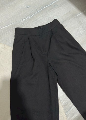 Trendyol Siyah Pileli Wide Leg Pantolon - Görsel 3