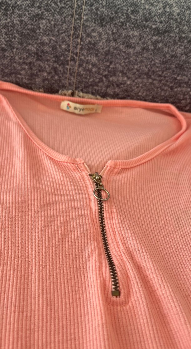 Pembe V Yakalı Kısa Kollu Bluz - Görsel 2