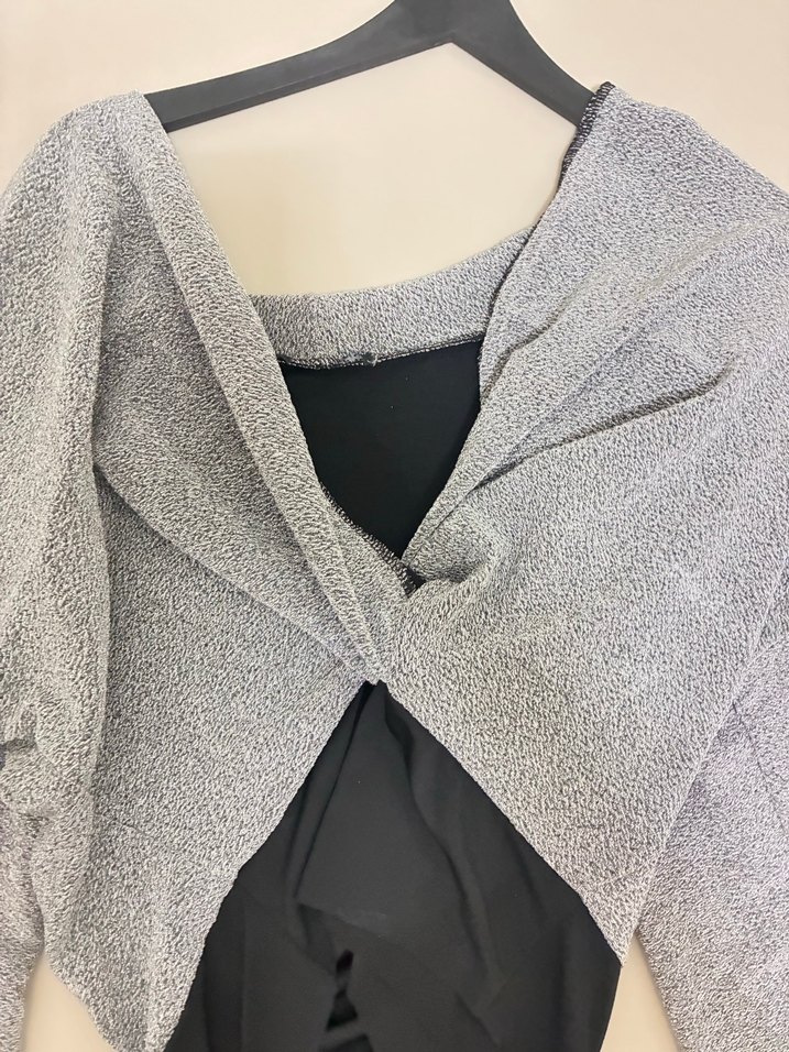 Gri Drapeli V Yakalı Kadın Bluz - Görsel 2