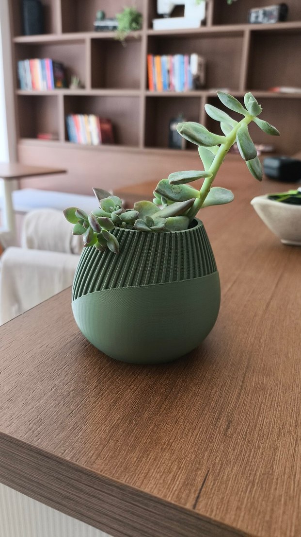 Yeşil Modern Tasarımlı Vazo - Görsel 2