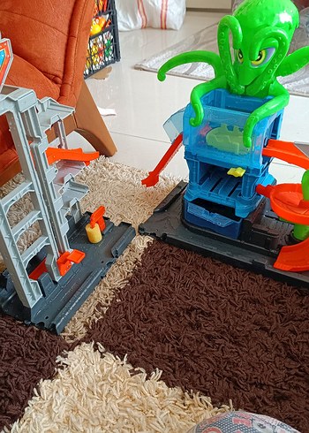 Hot Wheels Dev Ahtapot Araç Yıkama İstasyonu Oyun Seti - Görsel 2
