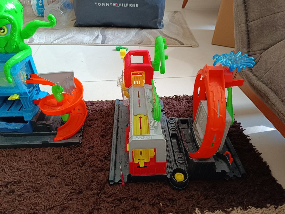 Hot Wheels Dev Ahtapot Araç Yıkama İstasyonu Oyun Seti - Görsel 3