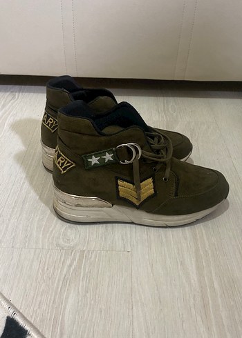 Kemer Detaylı Süet Kamuflaj Kadın Bot - Görsel 2