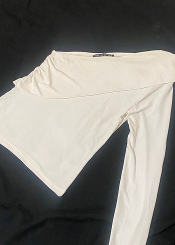 Beyaz Drapeli Tek Omuz Bluz - Görsel 4