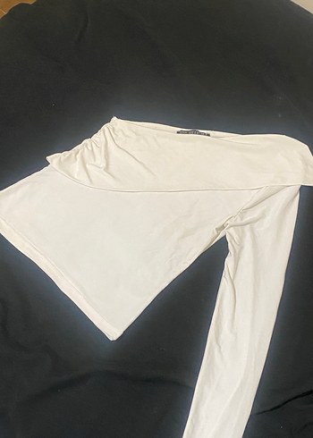 Beyaz Drapeli Tek Omuz Bluz - Görsel 2