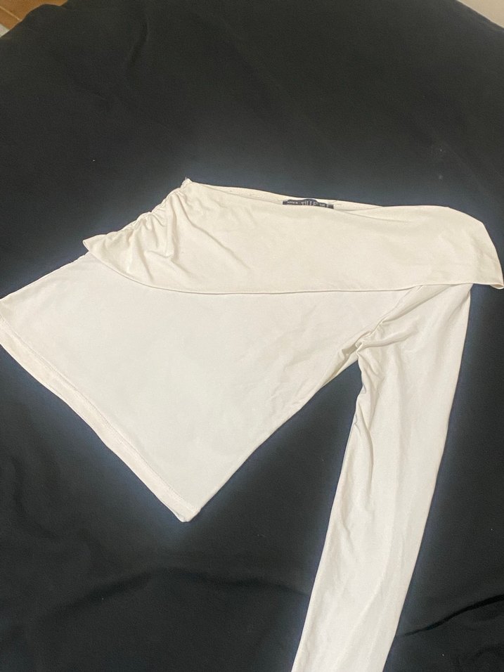 Beyaz Drapeli Tek Omuz Bluz - Görsel 2