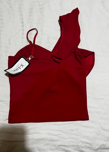 Etiketli Kırmızı Volanlı Crop S/M - Görsel 3