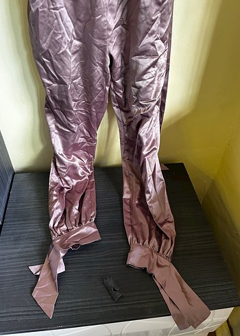 Lil & Lavantin Saten Gül Kurusu Tulum | Bağlamalı Paça Detaylı - Görsel 9