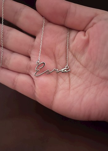 925 Ayar Gümüş Altın Renk Zincir Detaylı Dikey imza Kolye - Görsel 2