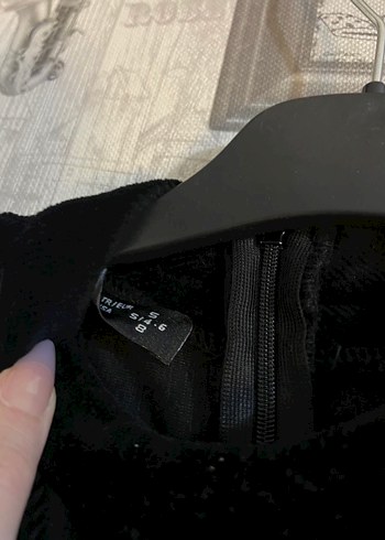 SİYAH BELİ KEMER DETAYLI KADİFE ELBİSE - Görsel 3