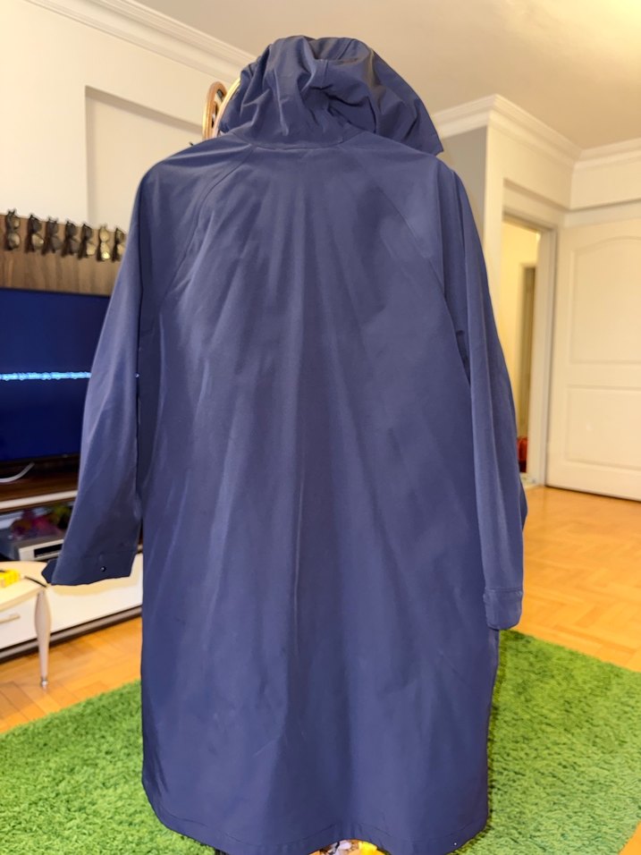 Oysho Su ve Rüzgar Geçirmez Yağmurluk - Görsel 2