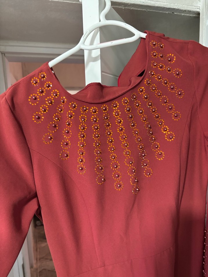 Bordo Uzun Kollu Nakışlı Uzun Elbise - Görsel 3