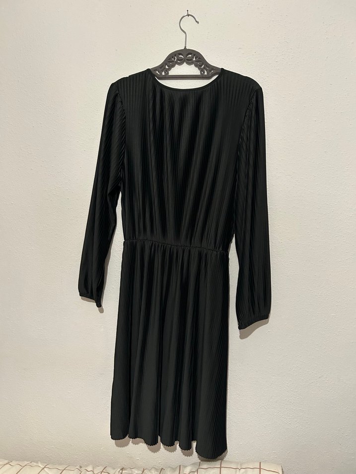 Uzun Siyah Piliseli Kadın Elbise - Görsel 3