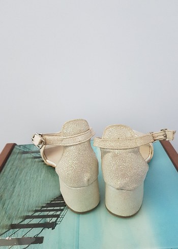 Bej-Beyaz Tokalı Kız Çocuk Topuklu Abiye Ayakkabı - Görsel 3