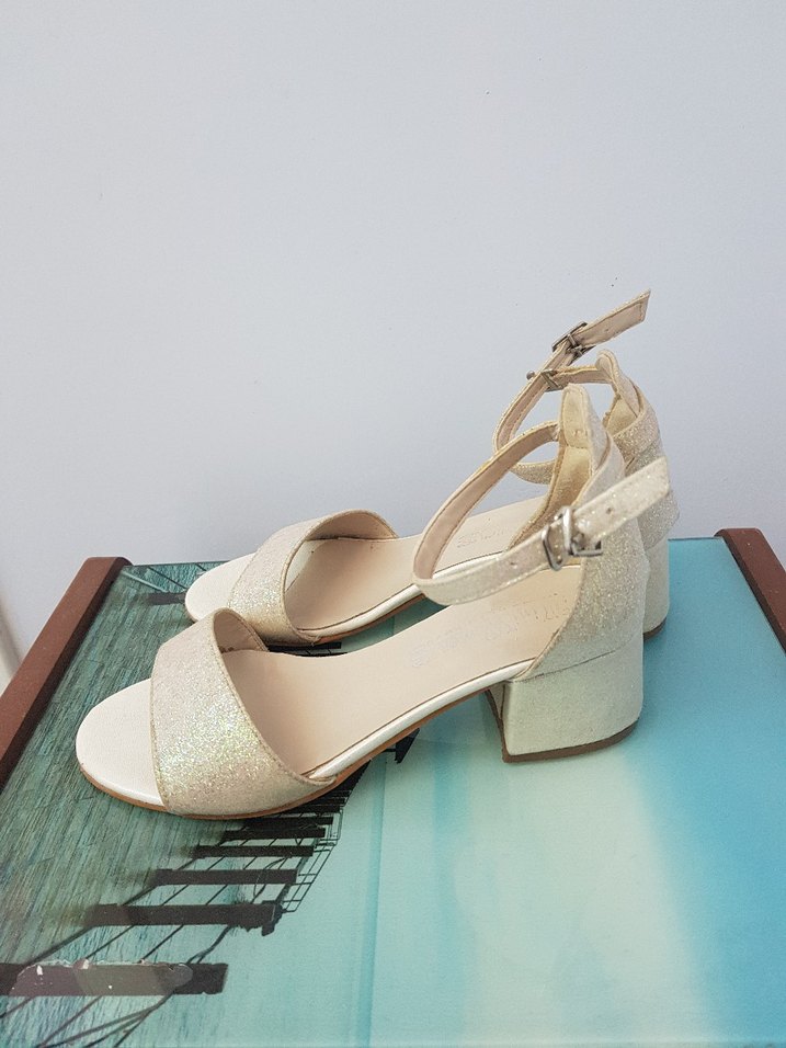 Bej-Beyaz Tokalı Kız Çocuk Topuklu Abiye Ayakkabı - Görsel 2