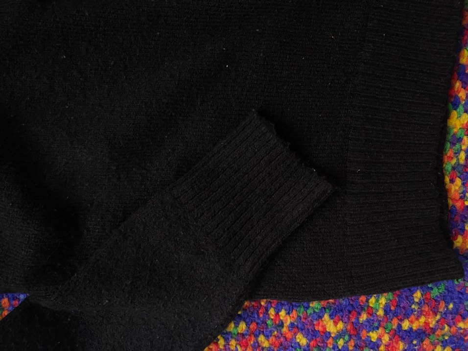 Siyah Boğazlı Örgü Kadın Kazak - Görsel 3