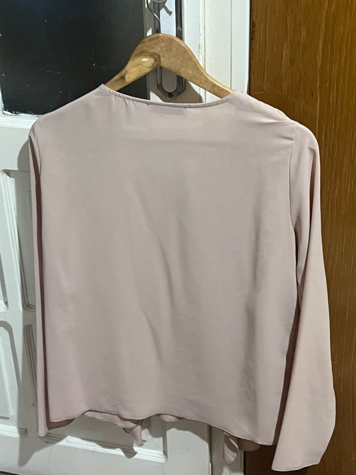 Açık Pembe V Yaka Fırfırlı Kadın Bluz - Görsel 2