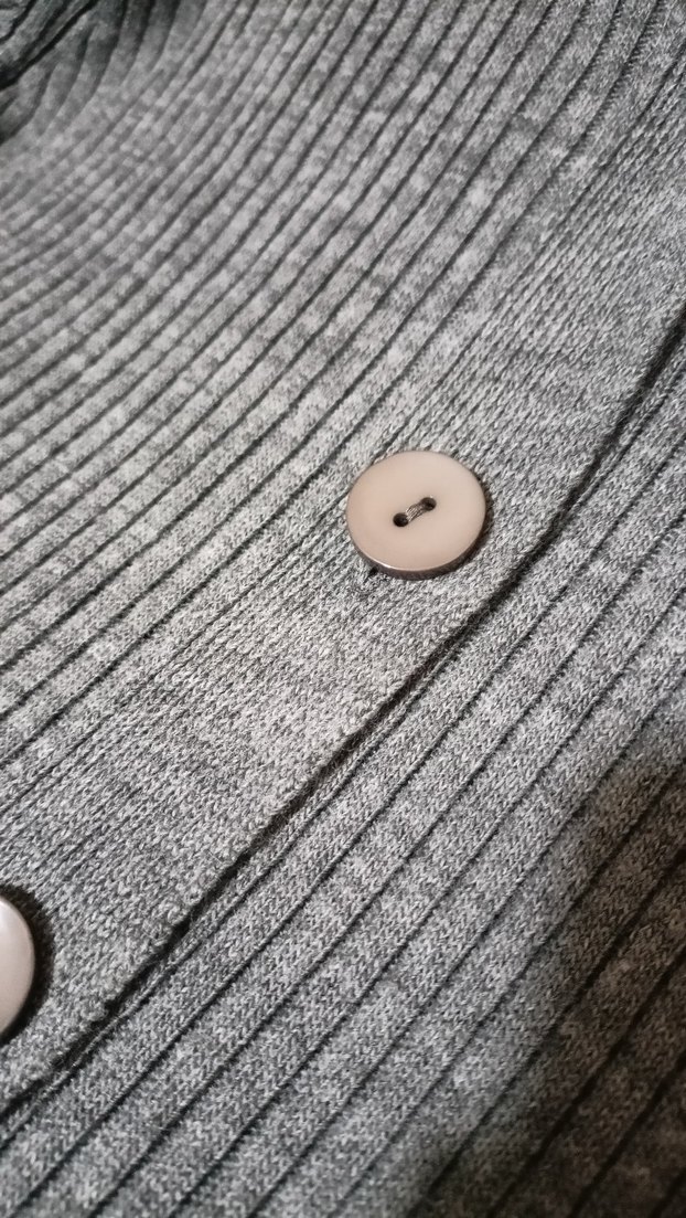 Düğmeli Uzun Kollu Gri Triko Elbise - Görsel 5