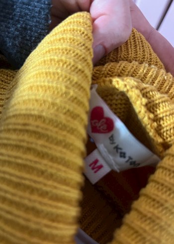 Sarı Boğazlı Kadın Kazak - Görsel 2