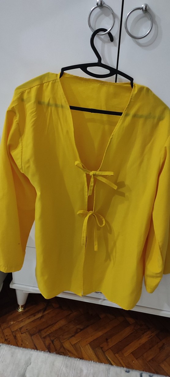 Sarı V Yakalı önden bağlamalı yazlık gömlek - Görsel 2