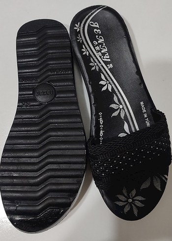 Siyah Nakışlı Dantel Detaylı Dolgu Topuk Terlik - Görsel 3