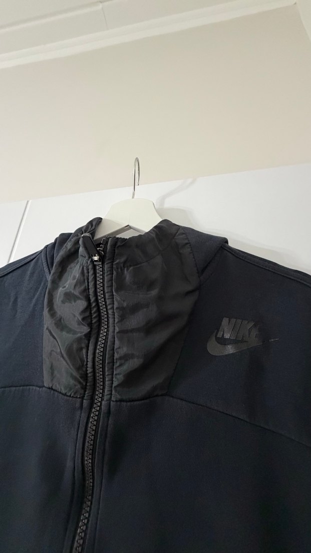 Siyah Fermuarlı Yüksek Yakalı Spor Yelek - Görsel 2