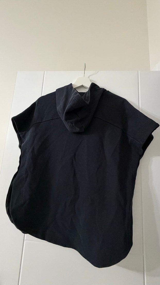 Siyah Fermuarlı Yüksek Yakalı Spor Yelek - Görsel 4