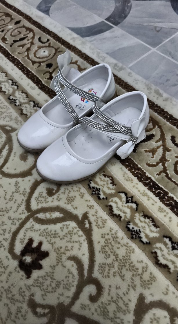 Kız Çocuk Beyaz Tokalı Babet Ayakkabı - Görsel 2