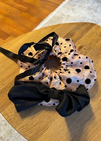 Puantiye Desenli Siyah Fiyonklu Kız Elbisesi - Görsel 4