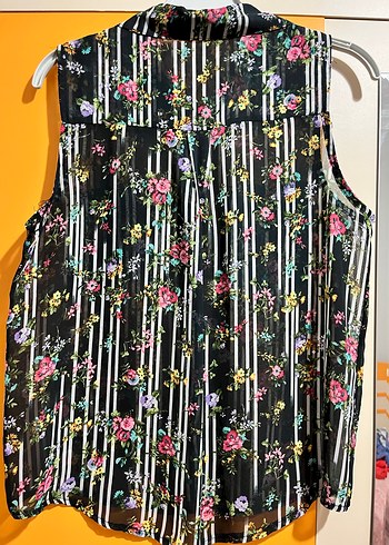 Çiçek Desenli Bohem Düğmeli Kolsuz Bluz - Görsel 2