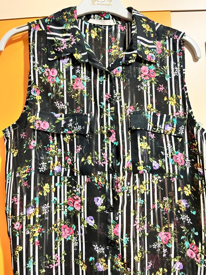 Çiçek Desenli Bohem Düğmeli Kolsuz Bluz - Görsel 3