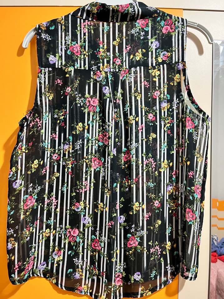 Çiçek Desenli Bohem Düğmeli Kolsuz Bluz - Görsel 2